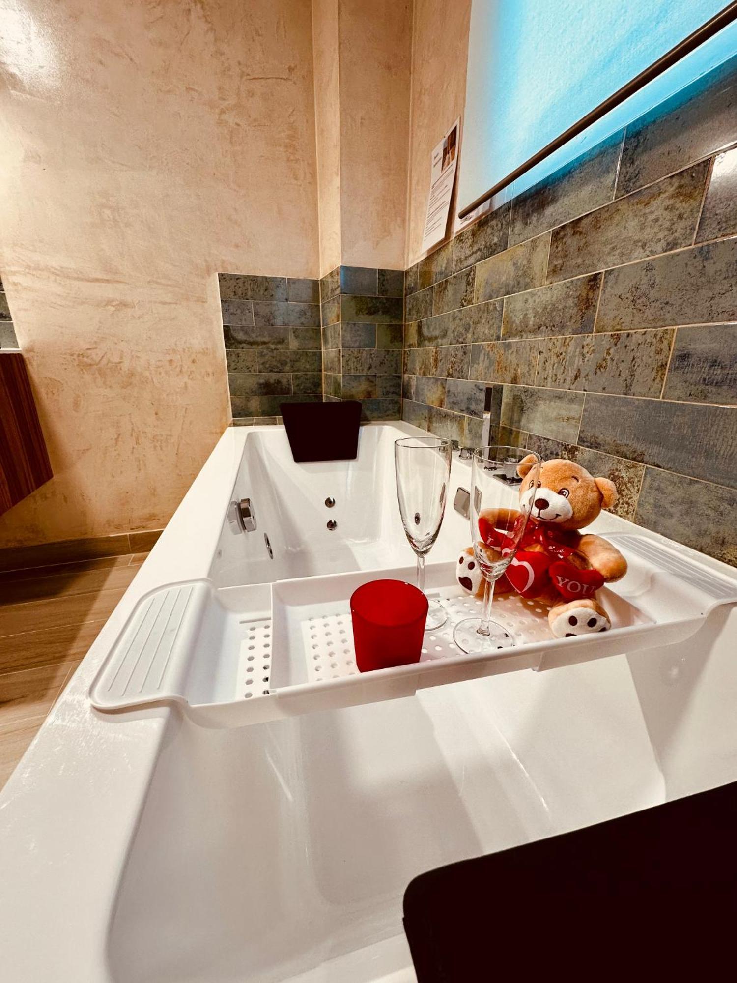 Cherry Jacuzzi Apartment روندا المظهر الخارجي الصورة