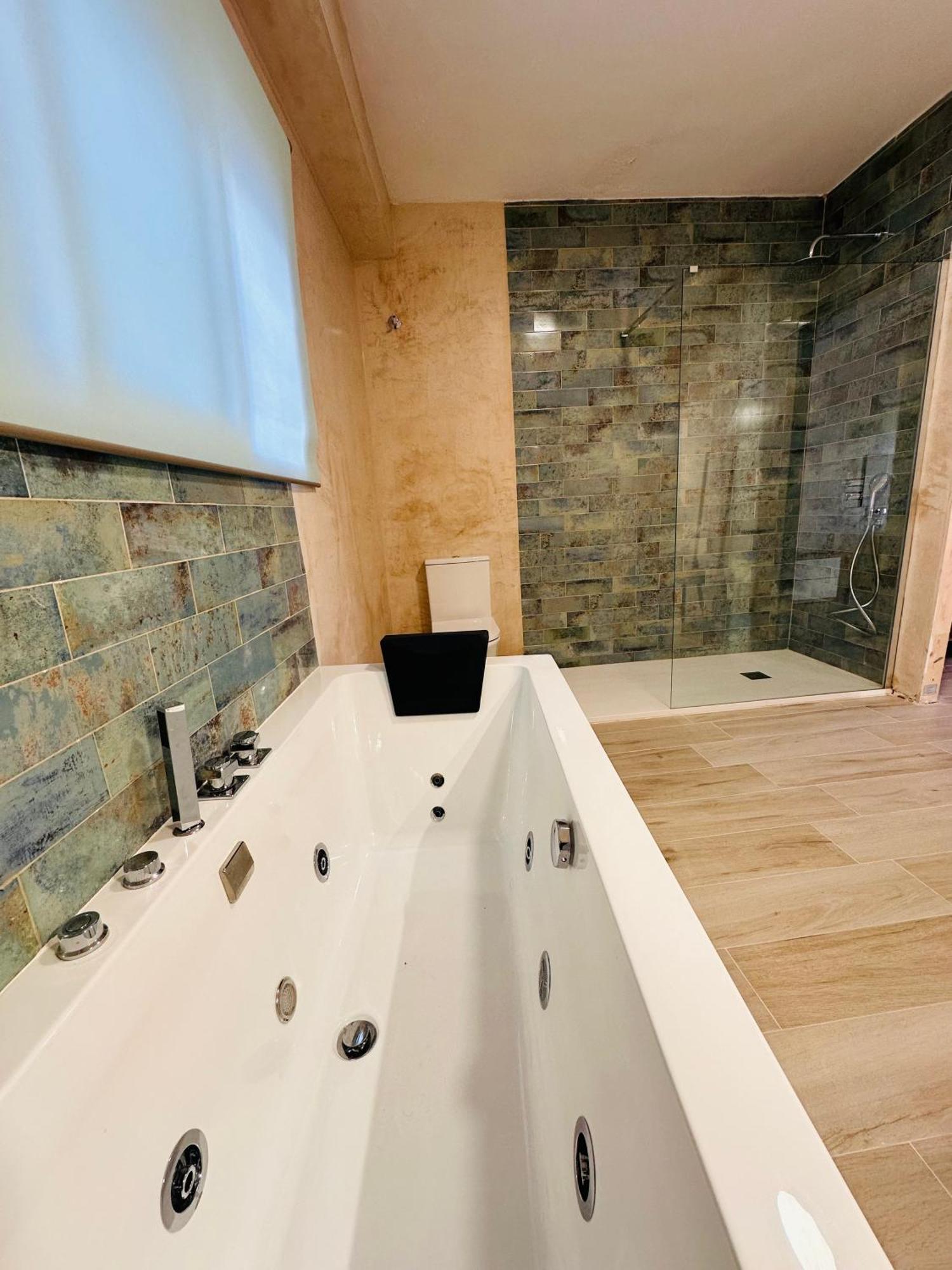 Cherry Jacuzzi Apartment روندا المظهر الخارجي الصورة
