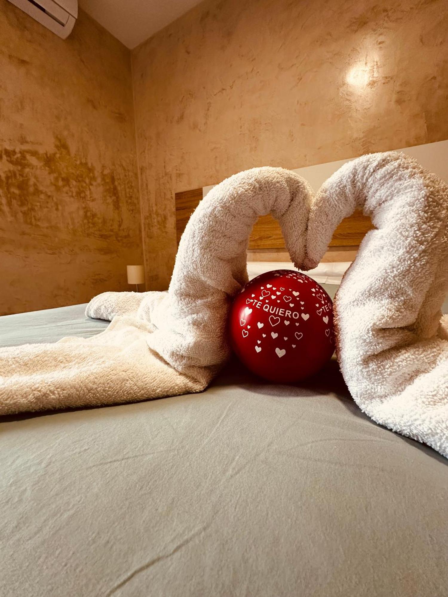 Cherry Jacuzzi Apartment روندا المظهر الخارجي الصورة