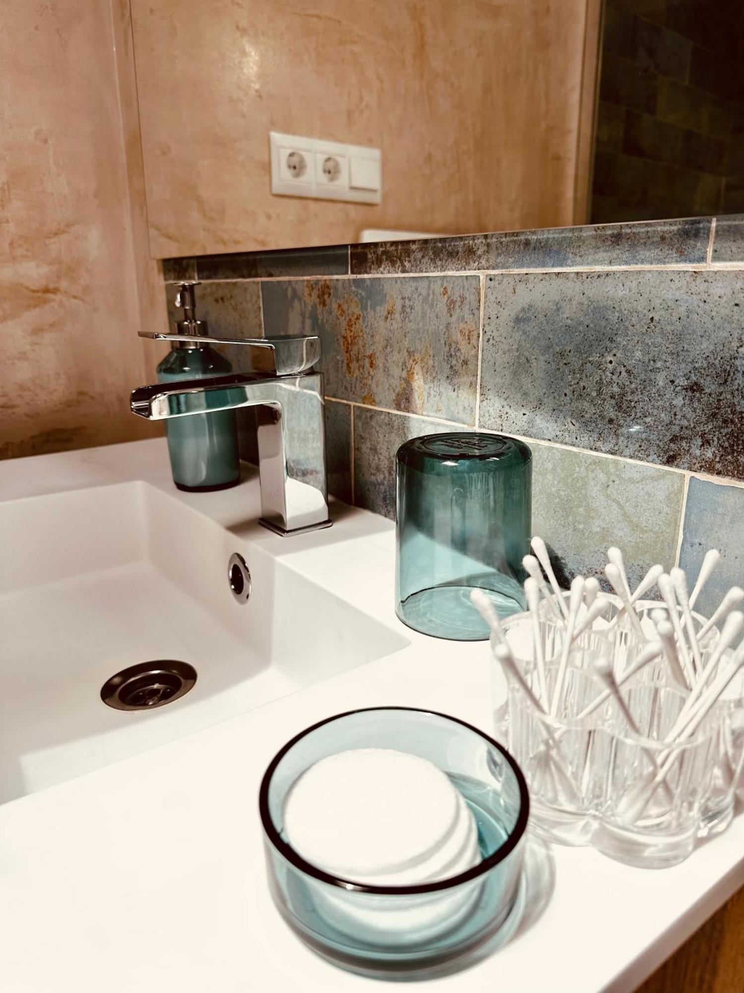 Cherry Jacuzzi Apartment روندا المظهر الخارجي الصورة